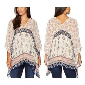Vince Camuto NWT Size M/L Printed Asymmetrical Poncho Top